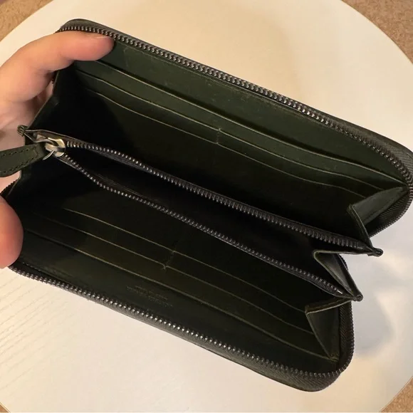 Bottega Veneta Intrecciato Green Leather Zip Wallet - Picture 8 of 8